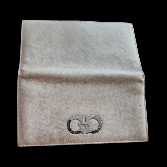 Vintage Salvatore Ferragamo Cream White Leather Wallet - Picture 3 of 10